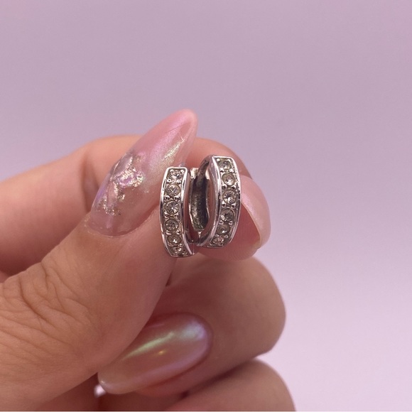 Sterling Silver hoops with 6 Cubic Zirconia - Picture 1 of 7